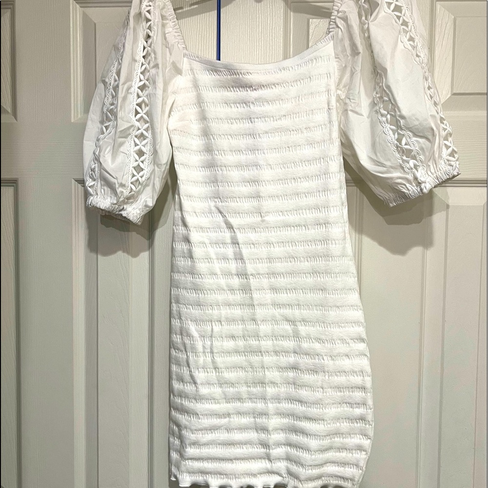 NWOT BETSEY JOHNSON WHITE SMOCKED PUFF SLEEVES BODYCON MINI DRESS SIZE S - Picture 6 of 13